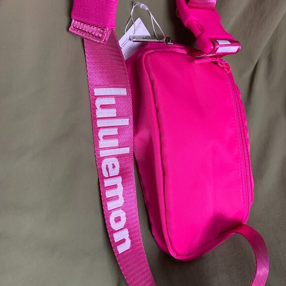 Lululemon everywhere belt bag Pink - Picture 2 of 4